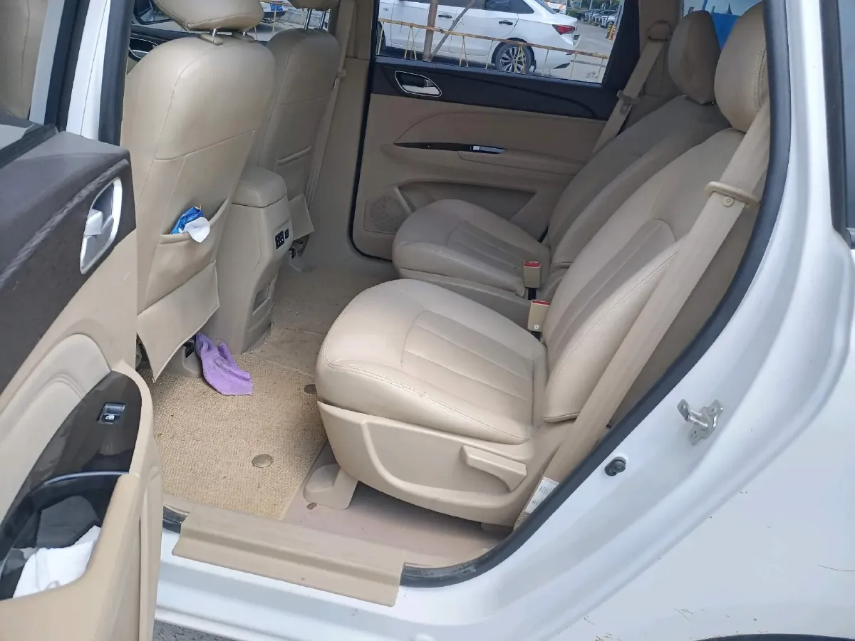 2019 BaoJun 730 1.5L 105HP L4 6MT,autocango,china used car exporter,china ev exporter,chinese used car exporter,chinese used ev exporter