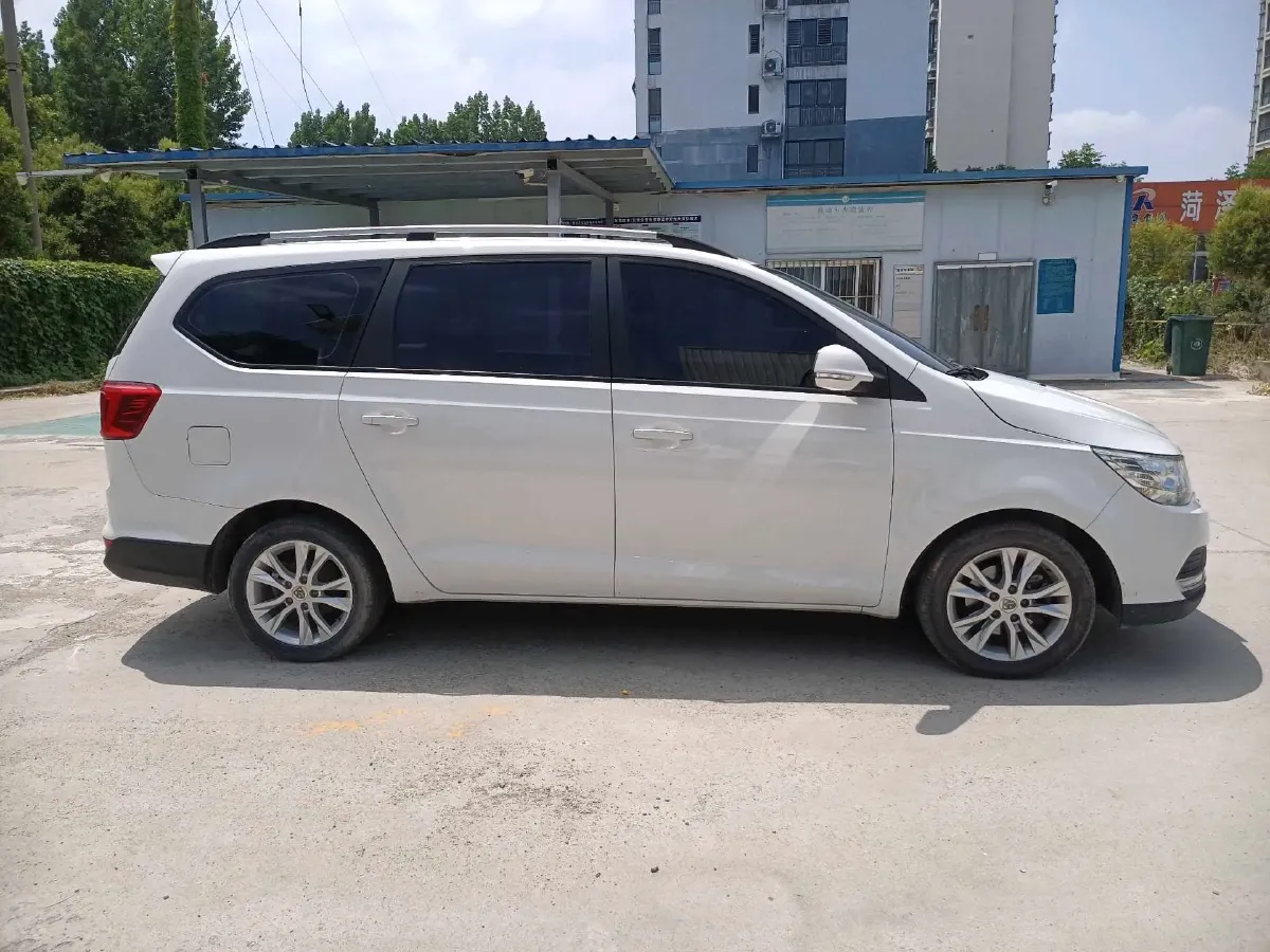 2019 BaoJun 730 1.5L 105HP L4 6MT,autocango,china used car exporter,china ev exporter,chinese used car exporter,chinese used ev exporter