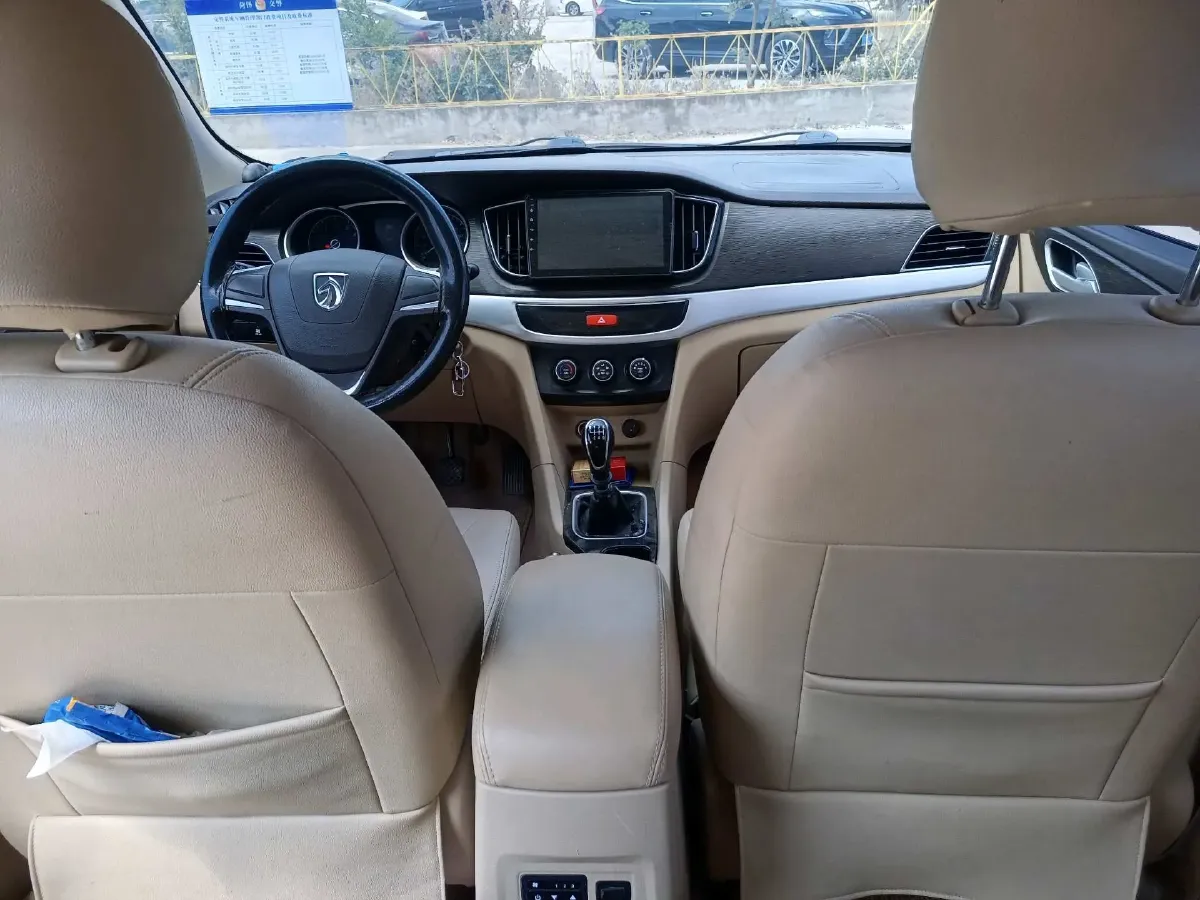 2019 BaoJun 730 1.5L 105HP L4 6MT,autocango,china used car exporter,china ev exporter,chinese used car exporter,chinese used ev exporter