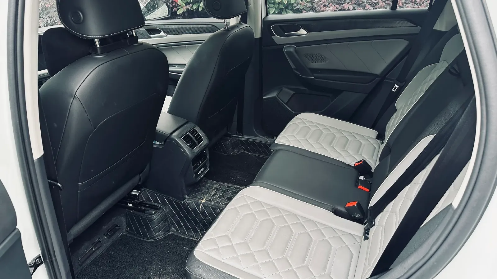 2025 Volkswagen Tayron 2.0T 186HP L4 7DCT,autocango,china used car exporter,china ev exporter,chinese used car exporter,chinese used ev exporter