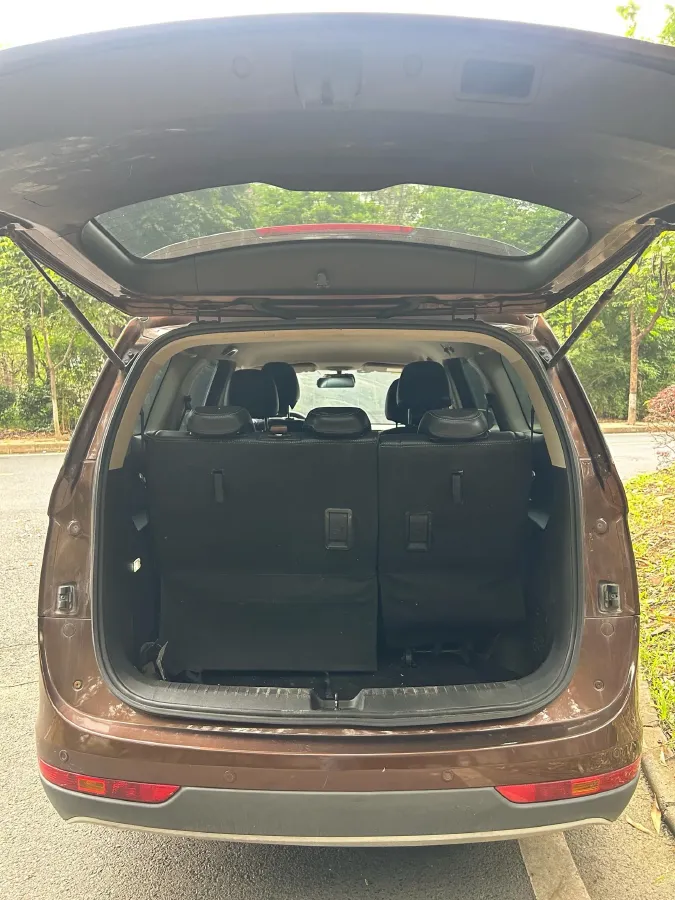 2019 BaoJun 730 1.5L 112HP L4 6MT,autocango,china used car exporter,china ev exporter,chinese used car exporter,chinese used ev exporter