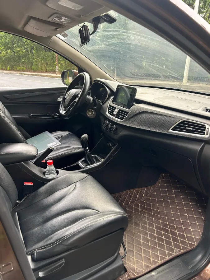 2019 BaoJun 730 1.5L 112HP L4 6MT,autocango,china used car exporter,china ev exporter,chinese used car exporter,chinese used ev exporter