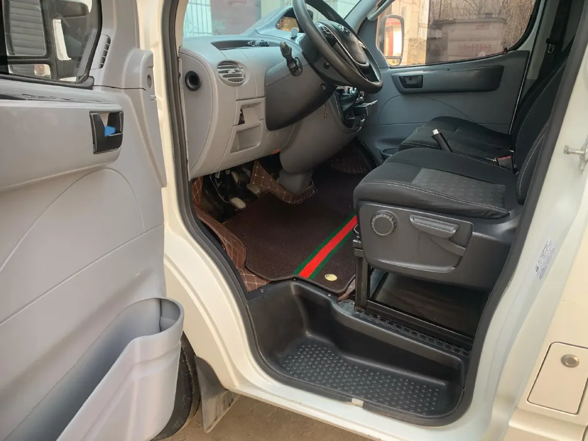 2019 MAXUS XinTu V80 2.0T 139HP L4 6MT,autocango,china used car exporter,china ev exporter,chinese used car exporter,chinese used ev exporter