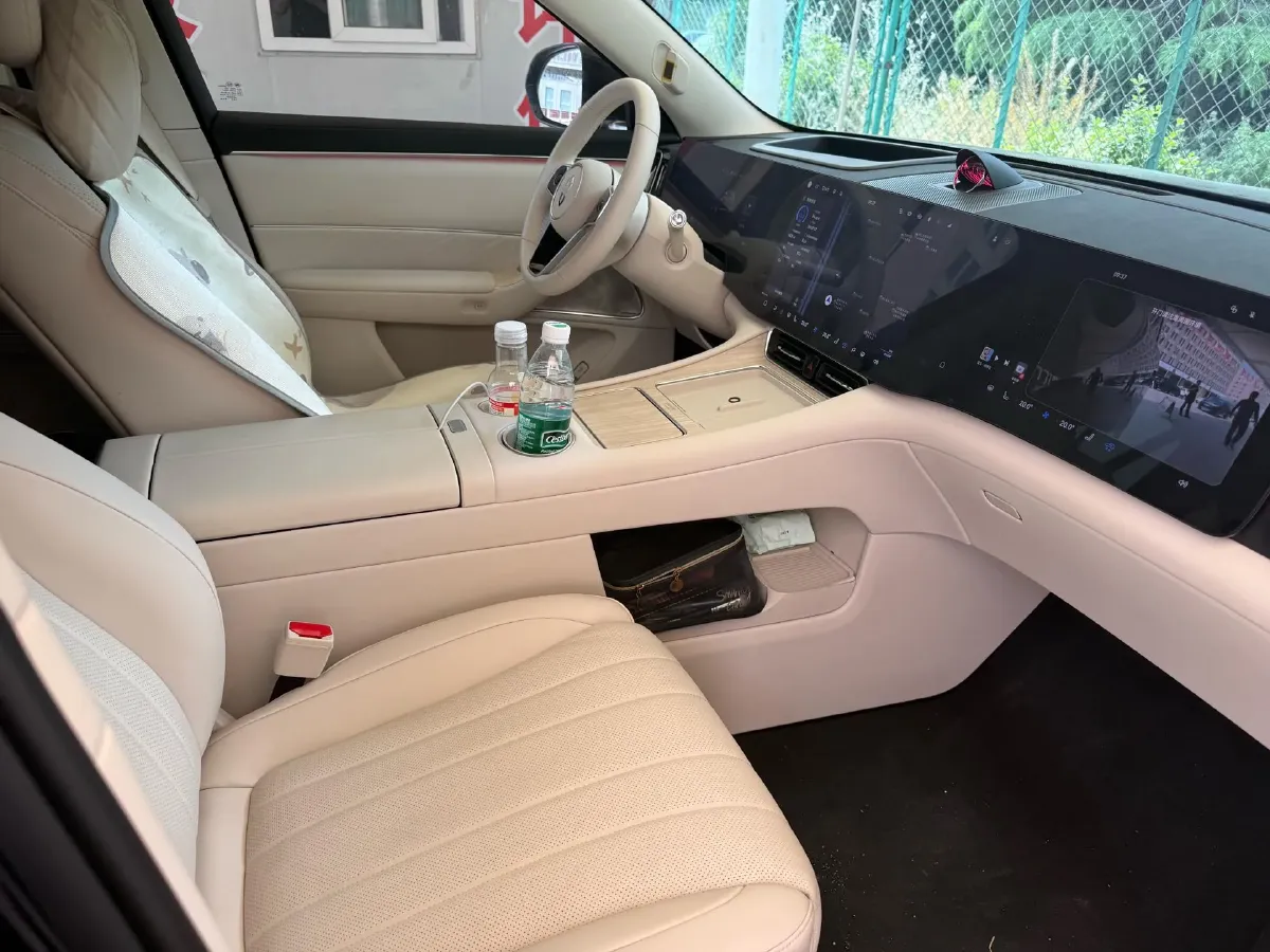 2025 AITO AITO M8 REEV 160HP REEV 53.4KWH,autocango,china used car exporter,china ev exporter,chinese used car exporter,chinese used ev exporter