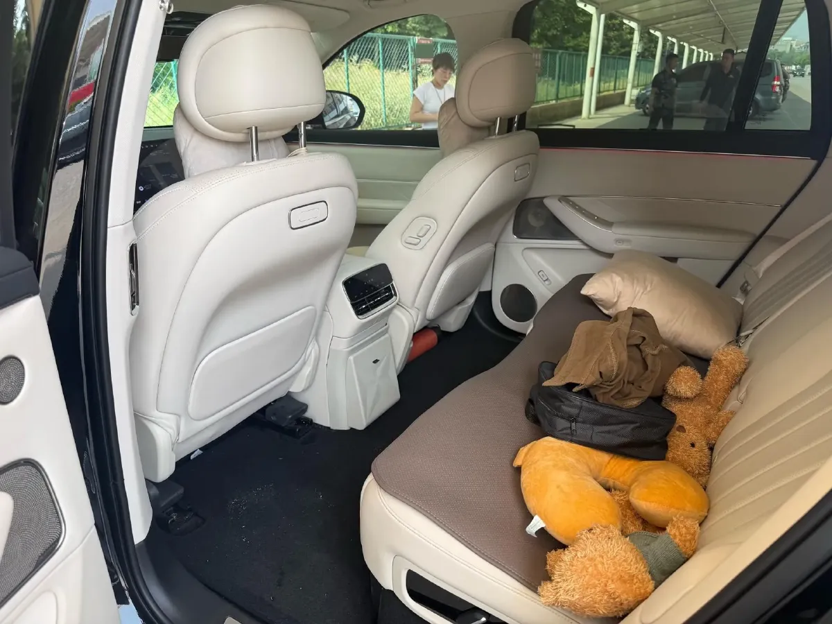 2025 AITO AITO M8 REEV 160HP REEV 53.4KWH,autocango,china used car exporter,china ev exporter,chinese used car exporter,chinese used ev exporter
