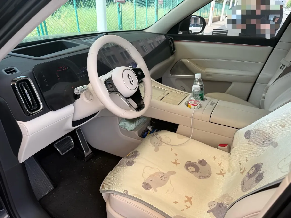 2025 AITO AITO M8 REEV 160HP REEV 53.4KWH,autocango,china used car exporter,china ev exporter,chinese used car exporter,chinese used ev exporter