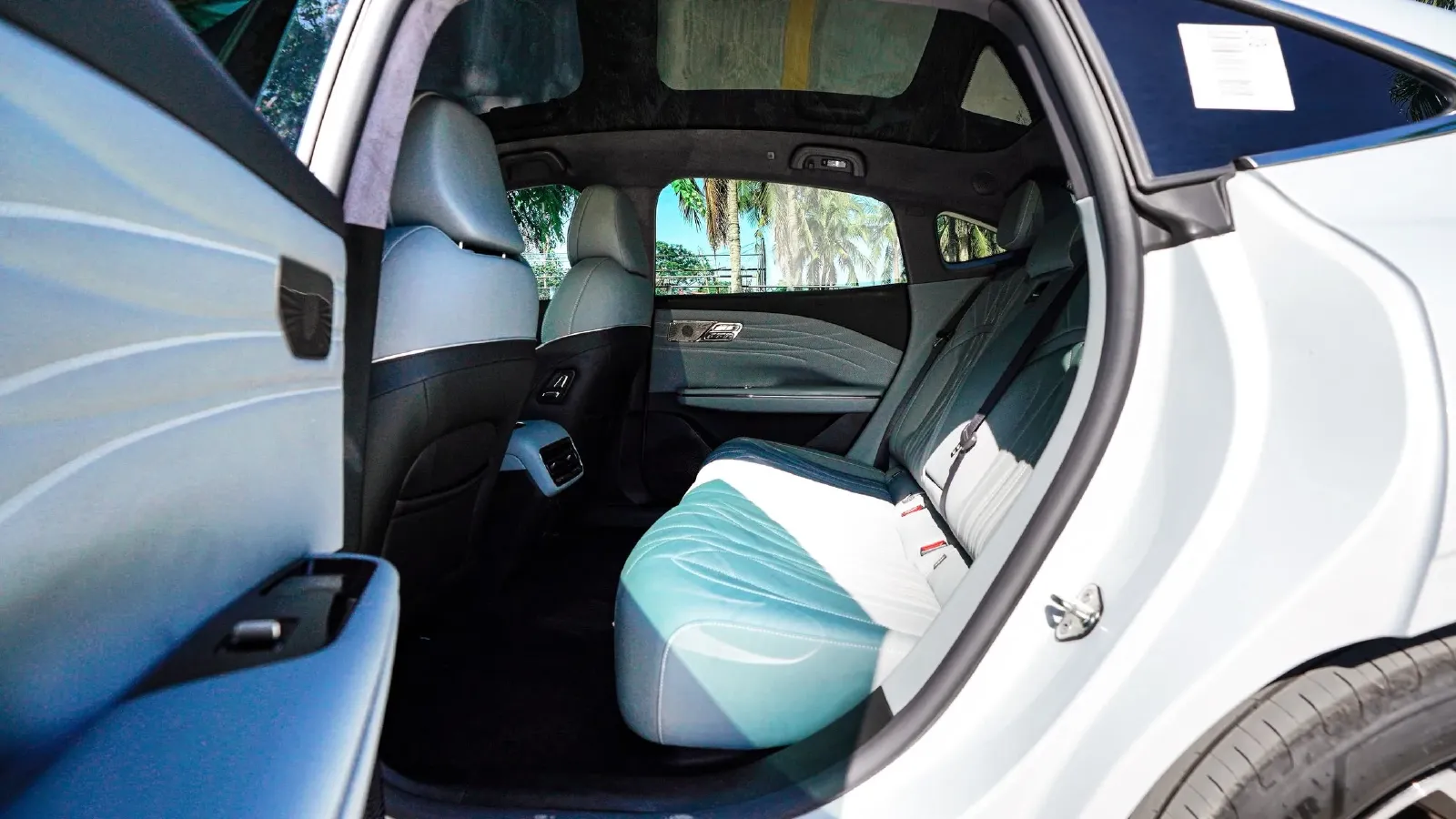 2025 Geely Galaxy E8 BEV 76KWH,autocango,china used car exporter,china ev exporter,chinese used car exporter,chinese used ev exporter