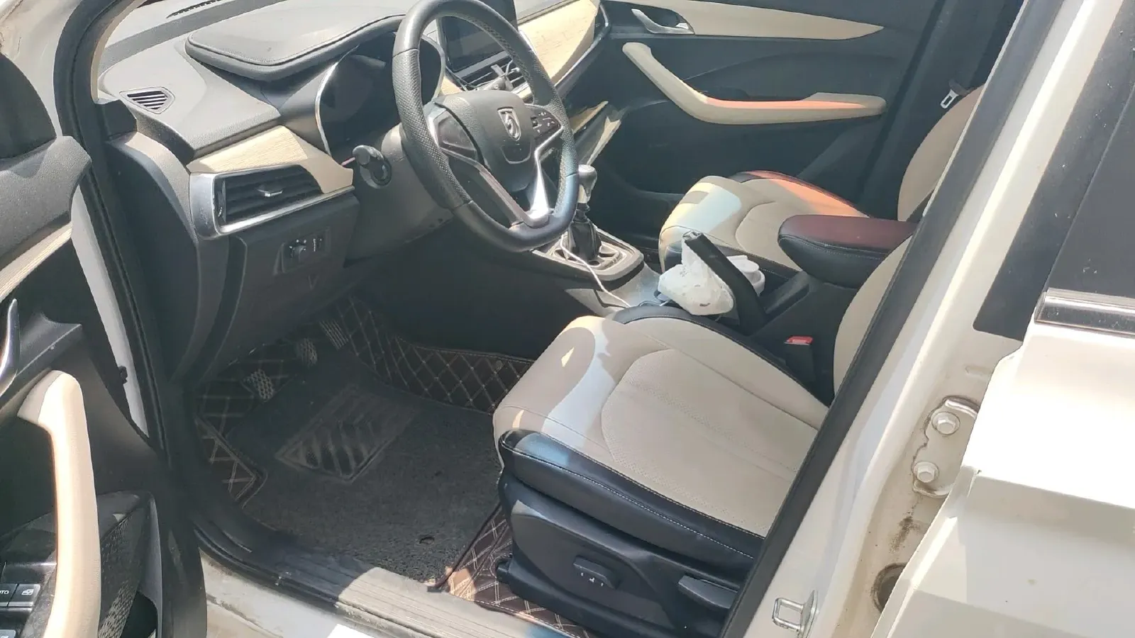 2016 BaoJun 560 1.5T 150HP L4 6MT,autocango,china used car exporter,china ev exporter,chinese used car exporter,chinese used ev exporter