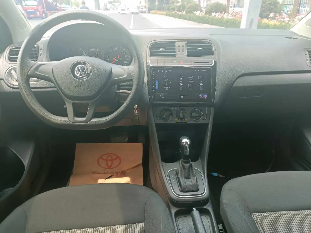 2016 Volkswagen Polo 1.4L 90HP L4 6AT,autocango,china used car exporter,china ev exporter,chinese used car exporter,chinese used ev exporter