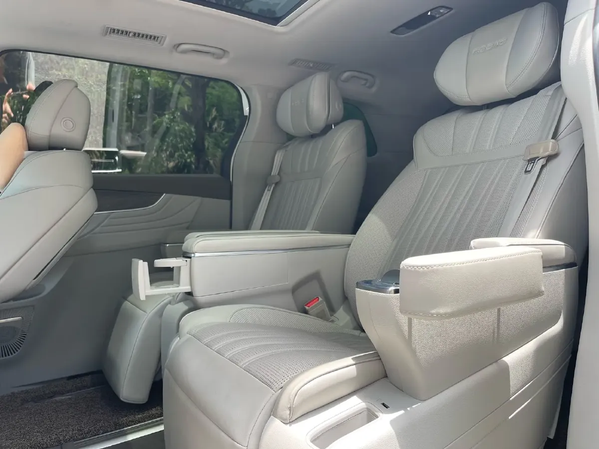 2022 Roewe iMAX8 2.0T 234HP L4 8AT,autocango,china used car exporter,china ev exporter,chinese used car exporter,chinese used ev exporter