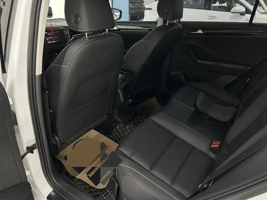 2022 Volkswagen T-Roc 1.4T 150HP L4 7DCT,autocango,china used car exporter,china ev exporter,chinese used car exporter,chinese used ev exporter