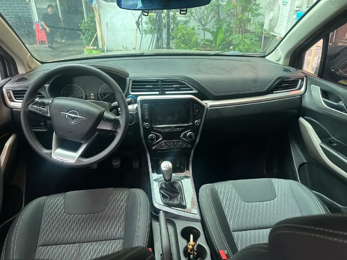 2018 HaiMa S5 Young Edition 1.6L 122HP L4 5MT,autocango,china used car exporter,china ev exporter,chinese used car exporter,chinese used ev exporter