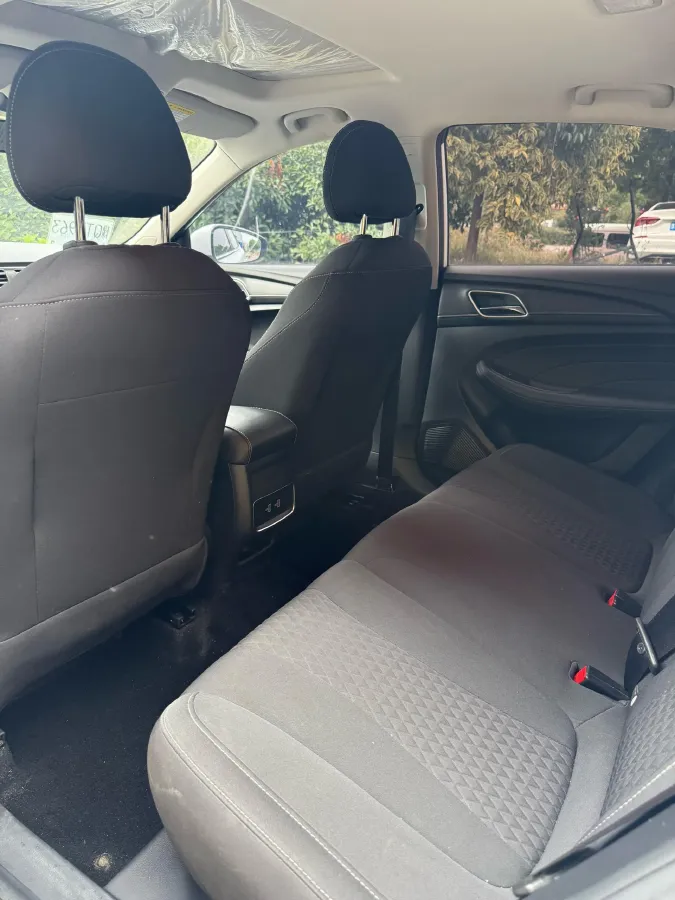 2020 Roewe i5 1.5L 120HP L4 CVT,autocango,china used car exporter,china ev exporter,chinese used car exporter,chinese used ev exporter