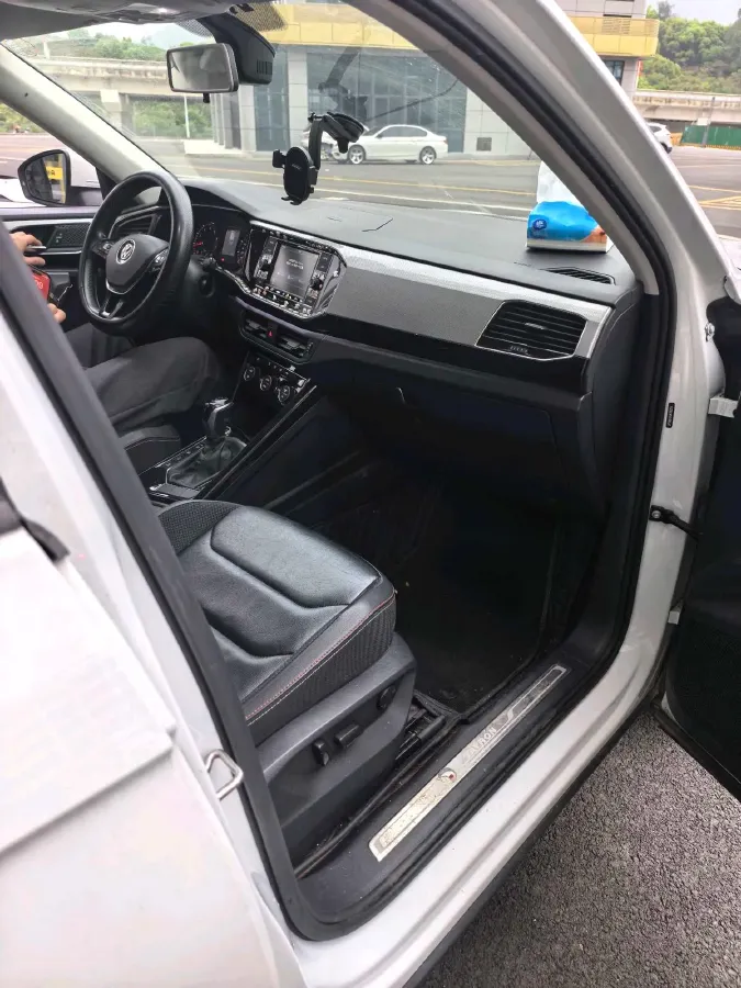 2019 Jeep Cherokee 2.0T 234HP L4 9AT,autocango,china used car exporter,china ev exporter,chinese used car exporter,chinese used ev exporter