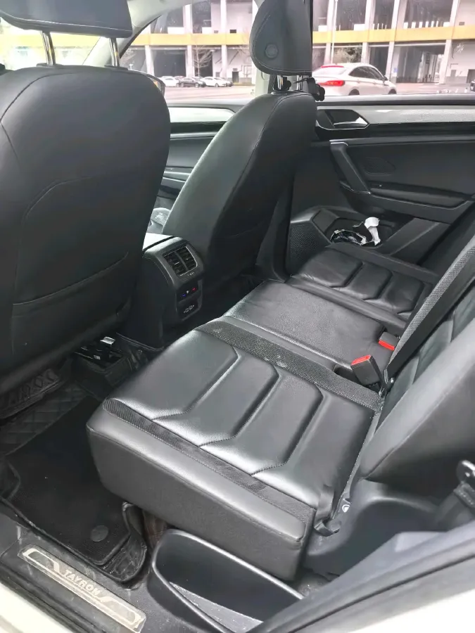 2019 Jeep Cherokee 2.0T 234HP L4 9AT,autocango,china used car exporter,china ev exporter,chinese used car exporter,chinese used ev exporter