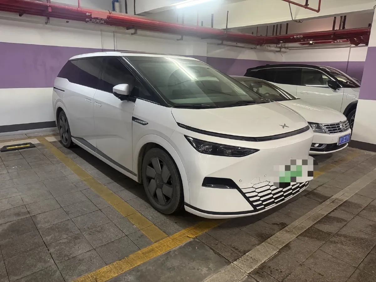 2024 Xpeng X9 BEV 84.5KWH,autocango,china used car exporter,china ev exporter,chinese used car exporter,chinese used ev exporter