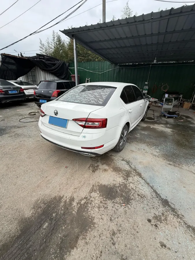 2018 Skoda Octavia 1.6L 110HP L4 5MT,autocango,china used car exporter,china ev exporter,chinese used car exporter,chinese used ev exporter