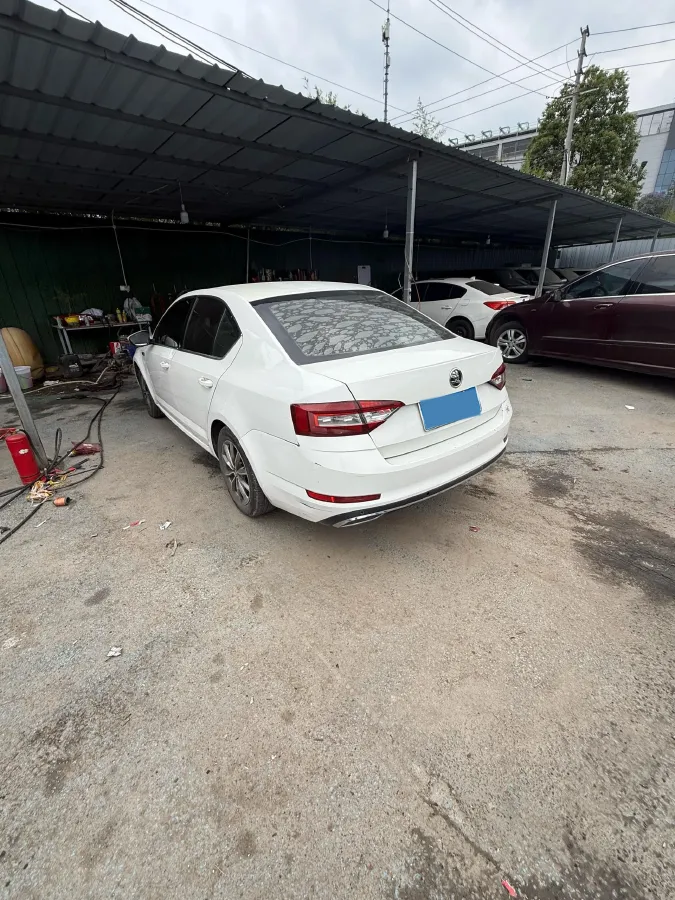 2018 Skoda Octavia 1.6L 110HP L4 5MT,autocango,china used car exporter,china ev exporter,chinese used car exporter,chinese used ev exporter