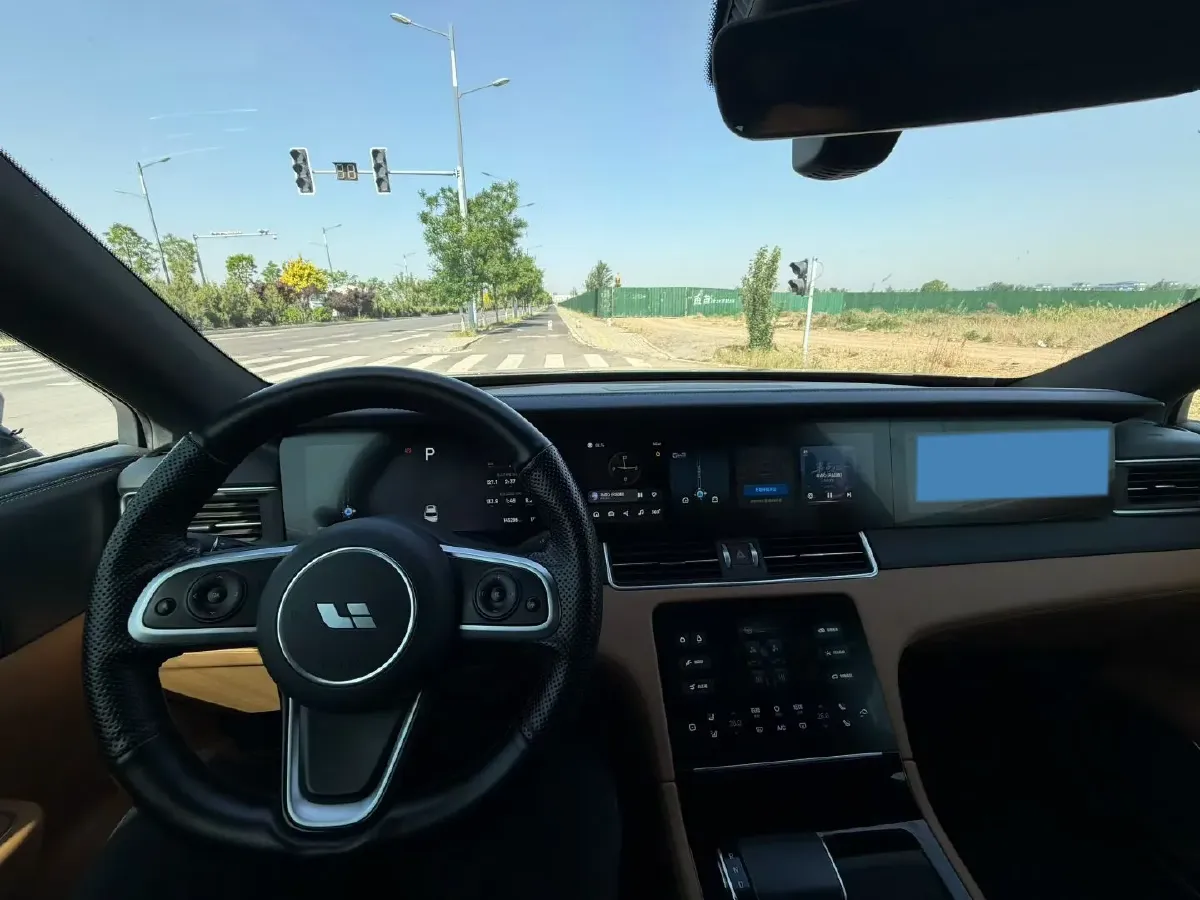 2020 Li ONE Range Extended 131HP REEV 40.5KWH,autocango,china used car exporter,china ev exporter,chinese used car exporter,chinese used ev exporter