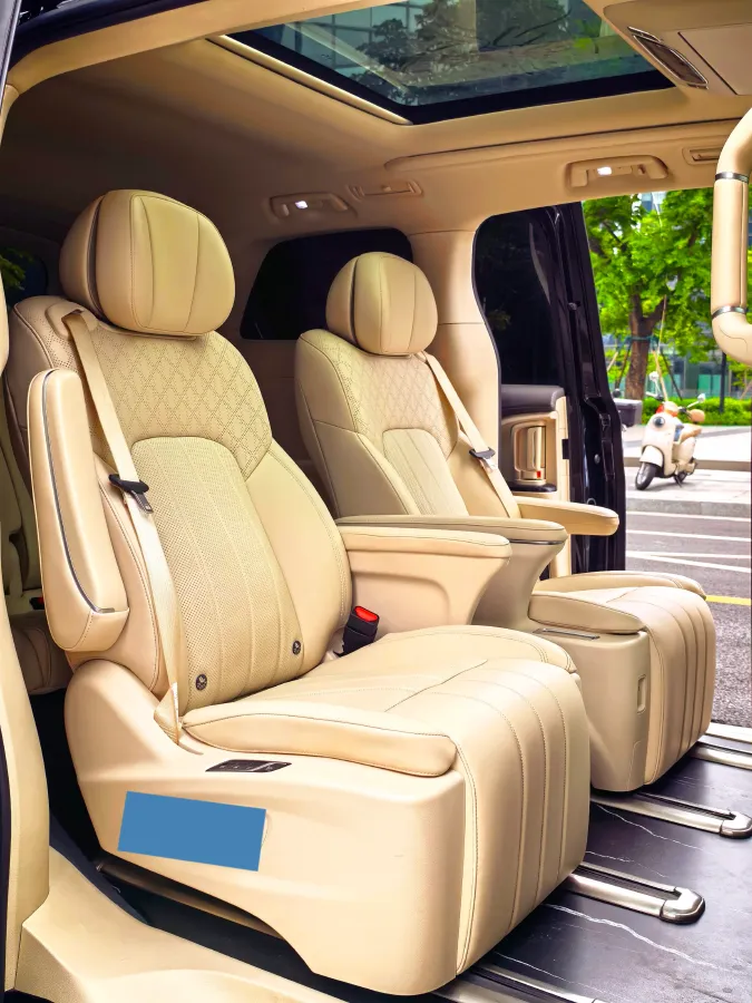 2024 Voyah Dream 1.5T 150HP L4 PHEV 43KWH,autocango,china used car exporter,china ev exporter,chinese used car exporter,chinese used ev exporter