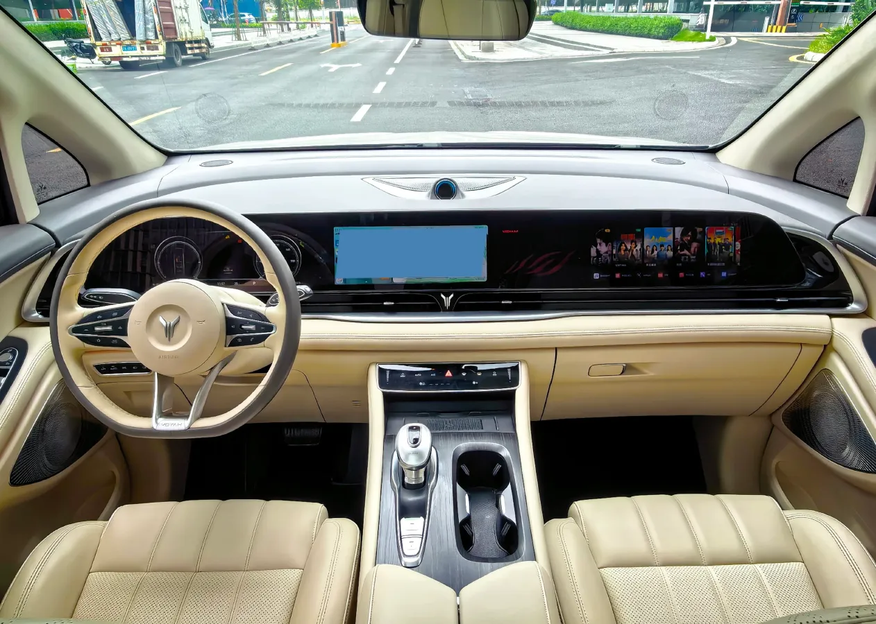 2024 Voyah Dream 1.5T 150HP L4 PHEV 43KWH,autocango,china used car exporter,china ev exporter,chinese used car exporter,chinese used ev exporter
