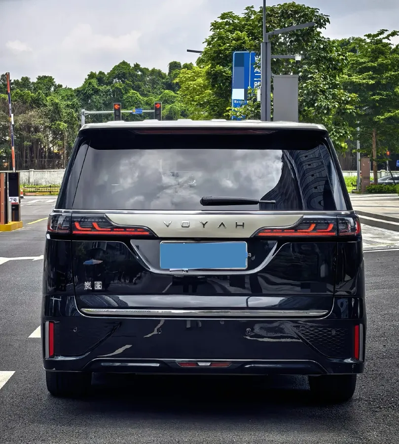 2024 Voyah Dream 1.5T 150HP L4 PHEV 43KWH,autocango,china used car exporter,china ev exporter,chinese used car exporter,chinese used ev exporter