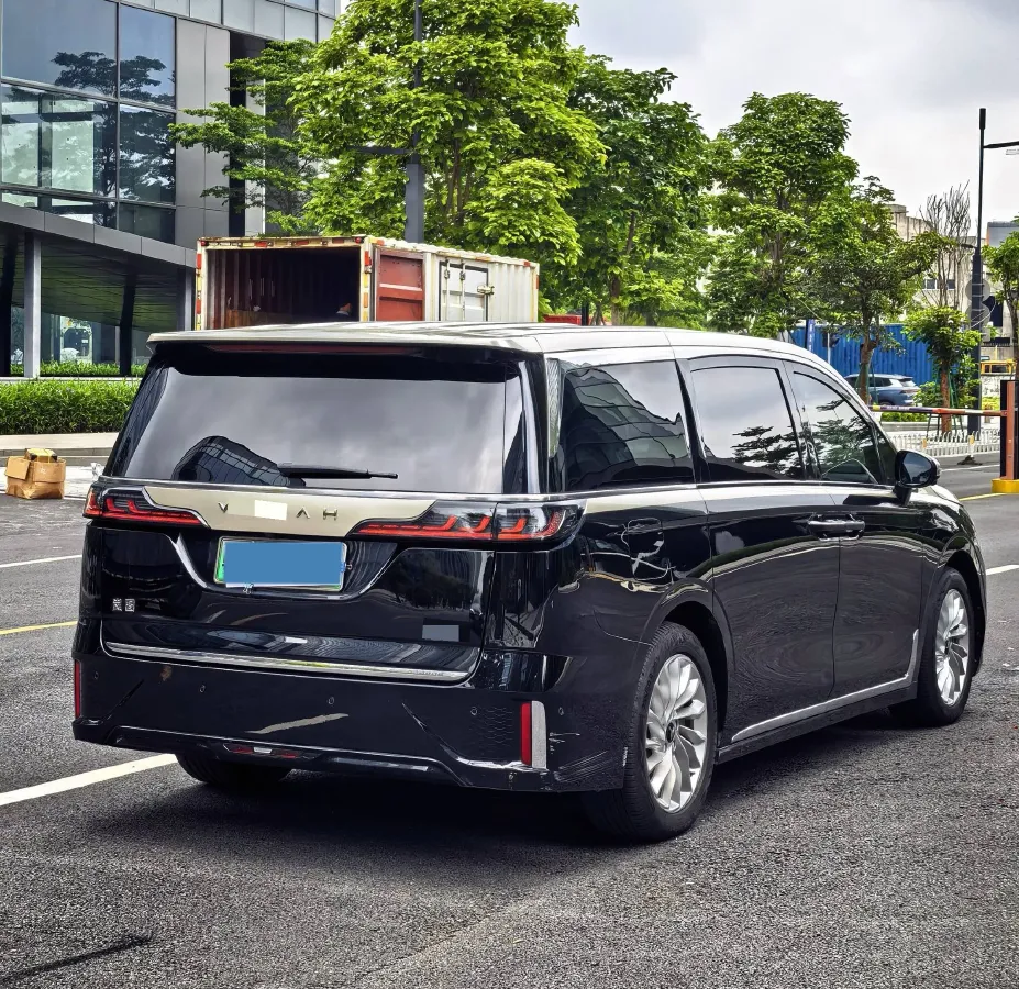 2024 Voyah Dream 1.5T 150HP L4 PHEV 43KWH,autocango,china used car exporter,china ev exporter,chinese used car exporter,chinese used ev exporter