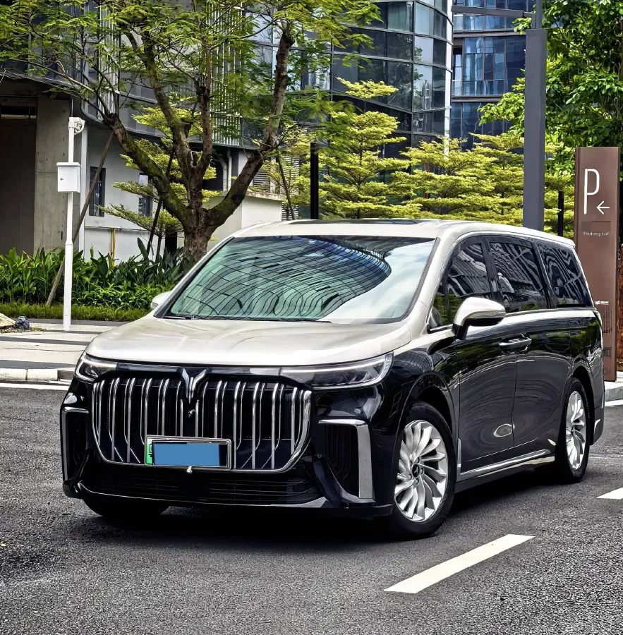 2024 Voyah Dream 1.5T 150HP L4 PHEV 43KWH,autocango,china used car exporter,china ev exporter,chinese used car exporter,chinese used ev exporter