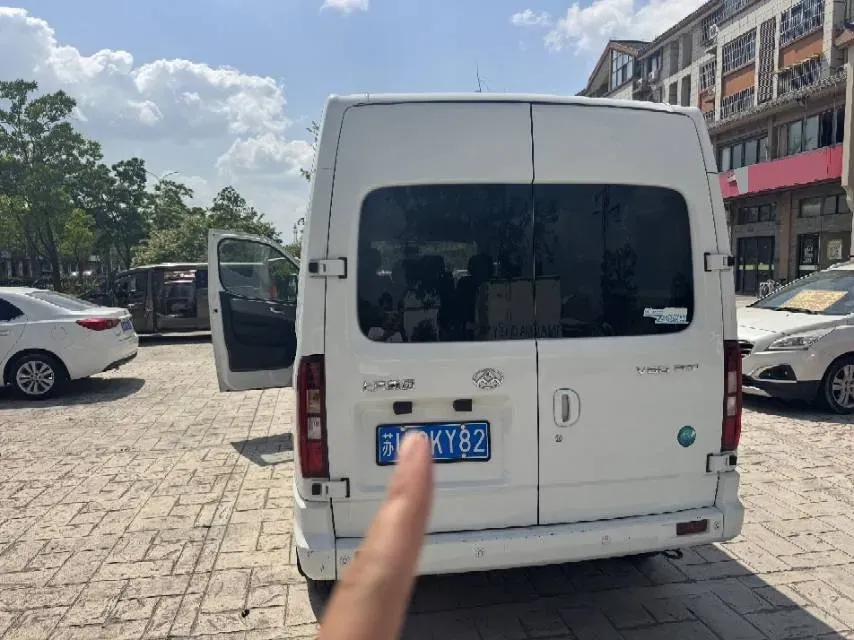 2023 MAXUS XinTu V80 2.0T 139HP L4 6MT,autocango,china used car exporter,china ev exporter,chinese used car exporter,chinese used ev exporter