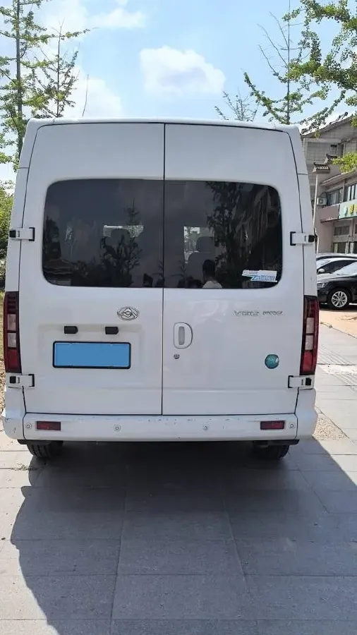 2023 MAXUS XinTu V80 2.0T 139HP L4 6MT,autocango,china used car exporter,china ev exporter,chinese used car exporter,chinese used ev exporter