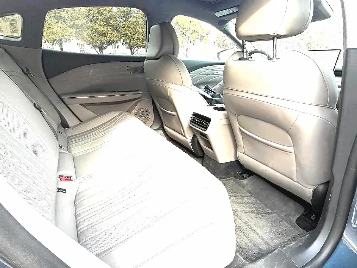 2025 Geely Galaxy Starshine 8 1.5T 163HP L4 3DHT PHEV 27.69KWH,autocango,china used car exporter,china ev exporter,chinese used car exporter,chinese used ev exporter