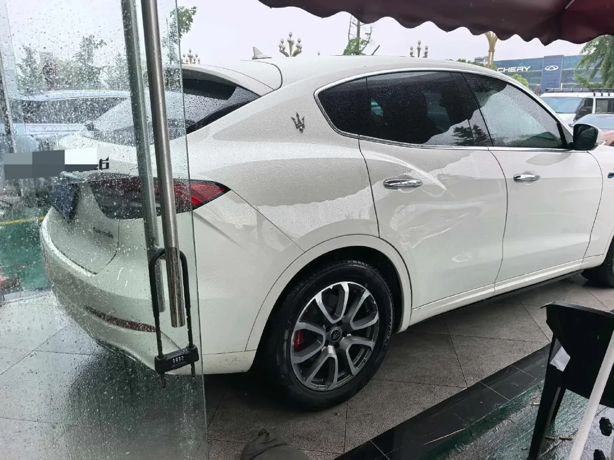 2022 Maserati Levante 2.0T 330HP L4 8AT,autocango,china used car exporter,china ev exporter,chinese used car exporter,chinese used ev exporter