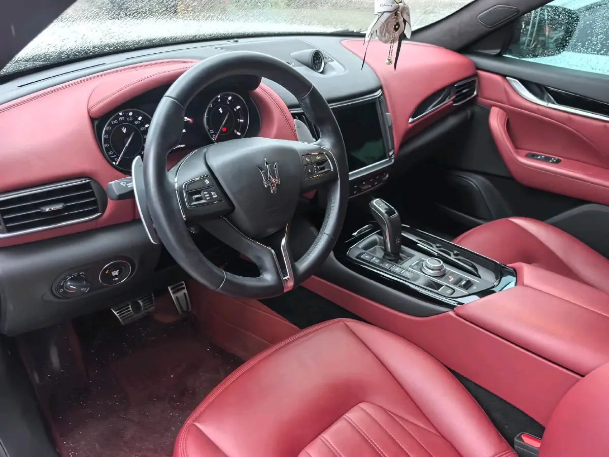 2022 Maserati Levante 2.0T 330HP L4 8AT,autocango,china used car exporter,china ev exporter,chinese used car exporter,chinese used ev exporter