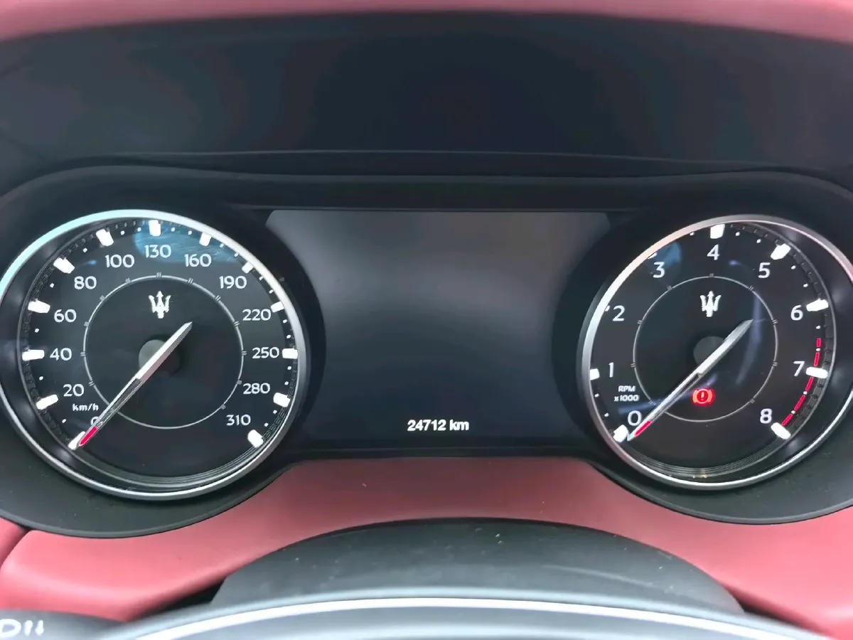 2022 Maserati Levante 2.0T 330HP L4 8AT,autocango,china used car exporter,china ev exporter,chinese used car exporter,chinese used ev exporter