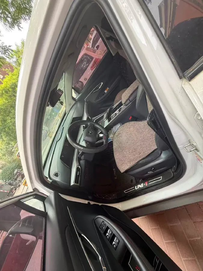 2020 ChangAn UNI-T 1.5T 180HP L4 7DCT,autocango,china used car exporter,china ev exporter,chinese used car exporter,chinese used ev exporter