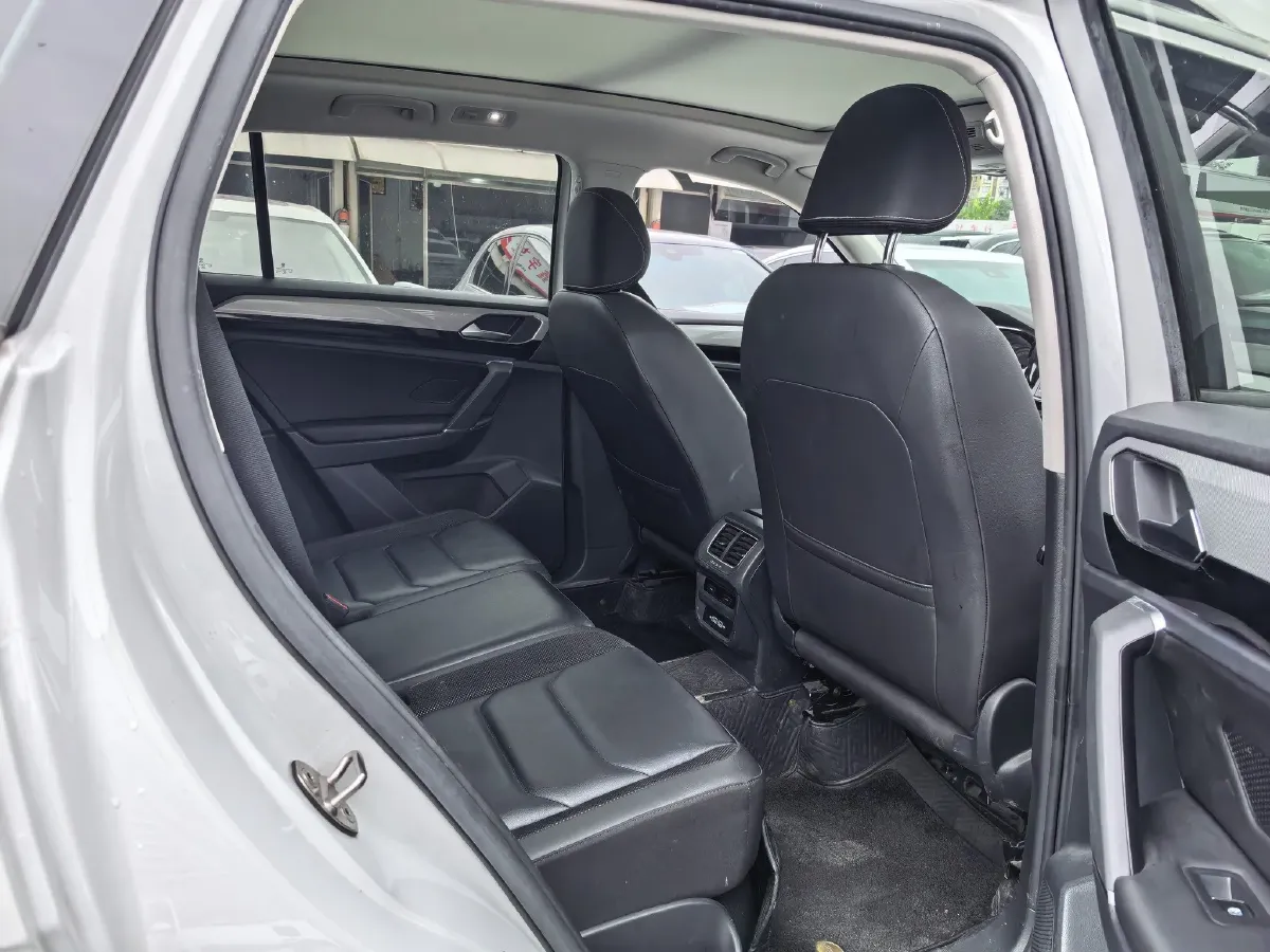 2019 Jeep Cherokee 2.0T 234HP L4 9AT,autocango,china used car exporter,china ev exporter,chinese used car exporter,chinese used ev exporter