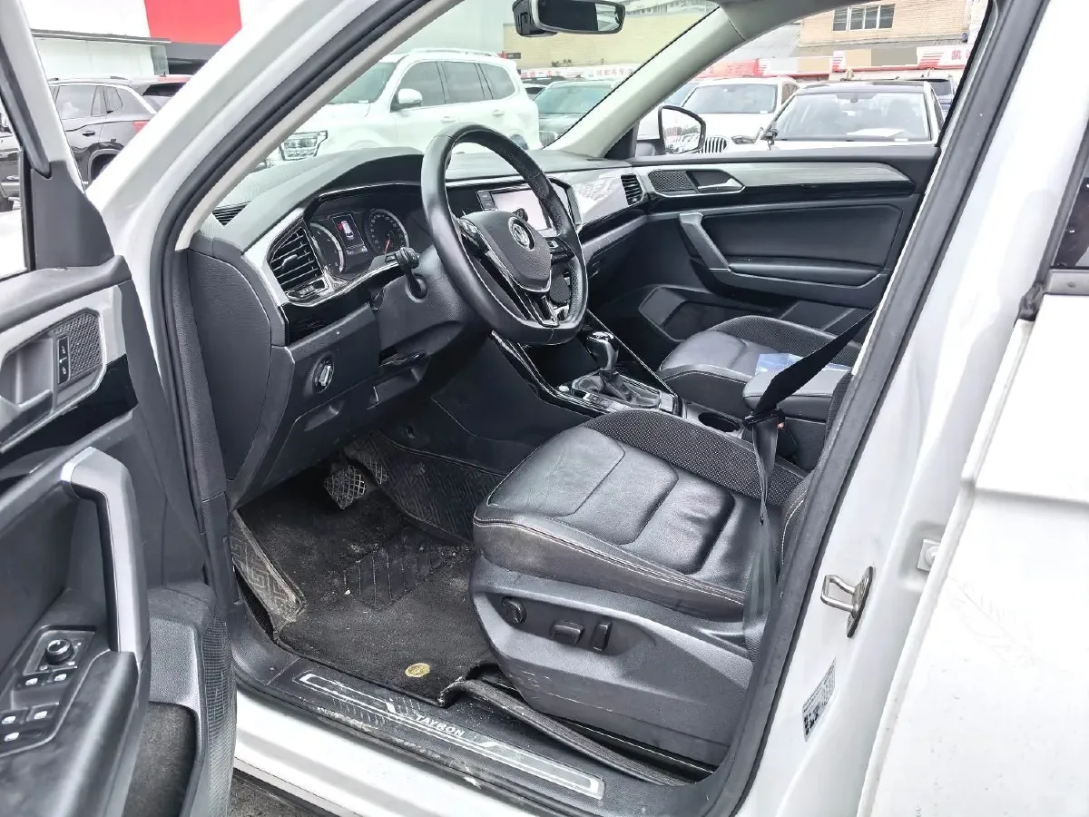 2019 Jeep Cherokee 2.0T 234HP L4 9AT,autocango,china used car exporter,china ev exporter,chinese used car exporter,chinese used ev exporter