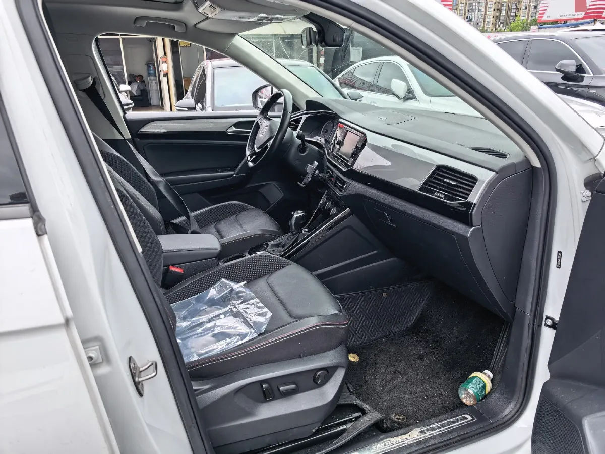 2019 Jeep Cherokee 2.0T 234HP L4 9AT,autocango,china used car exporter,china ev exporter,chinese used car exporter,chinese used ev exporter