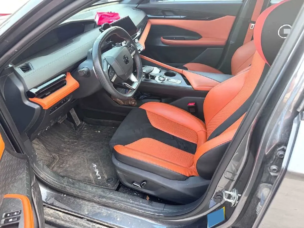 2023 ChangAn UNI-V 1.5T 188HP L4 7DCT,autocango,china used car exporter,china ev exporter,chinese used car exporter,chinese used ev exporter