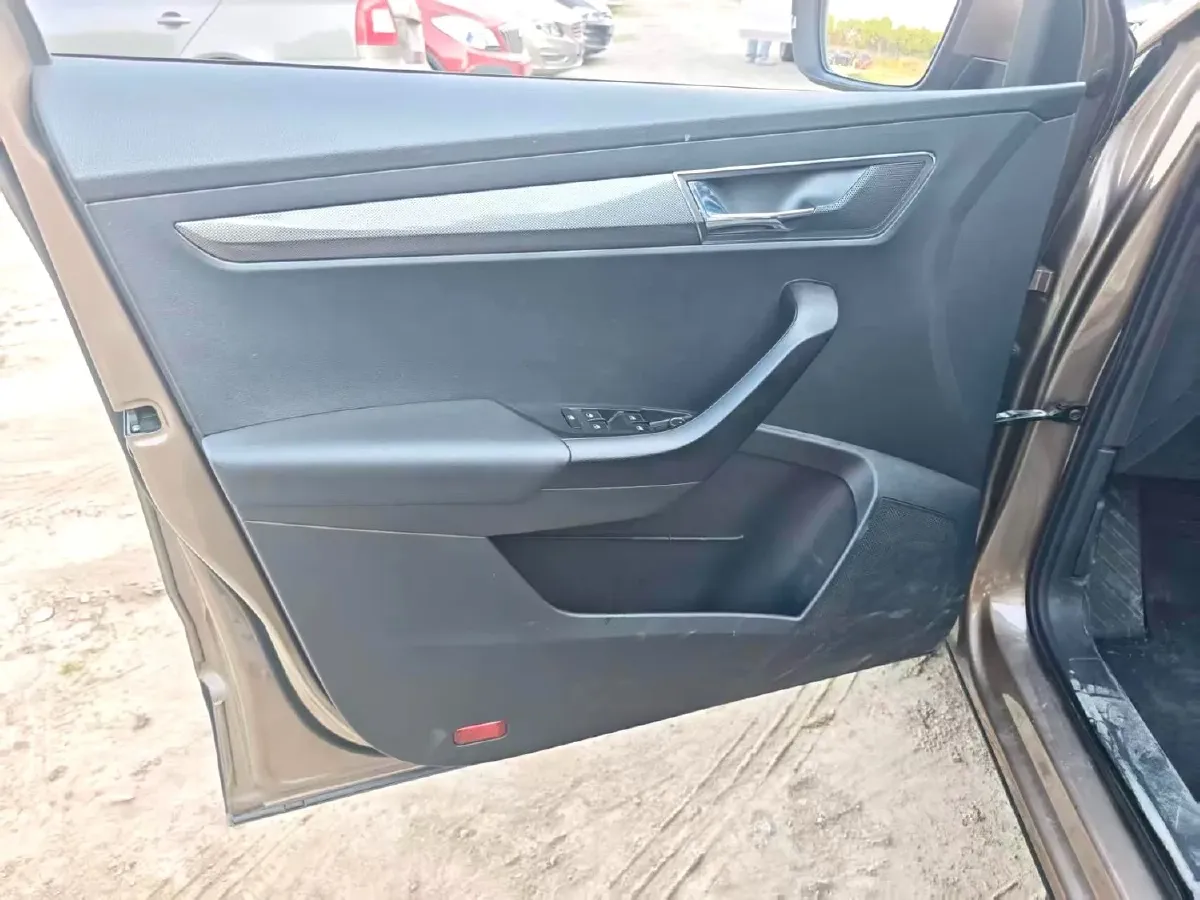 2021 Skoda Karoq 1.4T 150HP L4 7DCT,autocango,china used car exporter,china ev exporter,chinese used car exporter,chinese used ev exporter