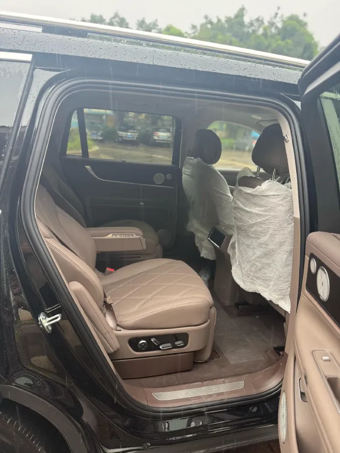 2025 AITO AITO M9 REEV 160HP REEV 52KWH,autocango,china used car exporter,china ev exporter,chinese used car exporter,chinese used ev exporter