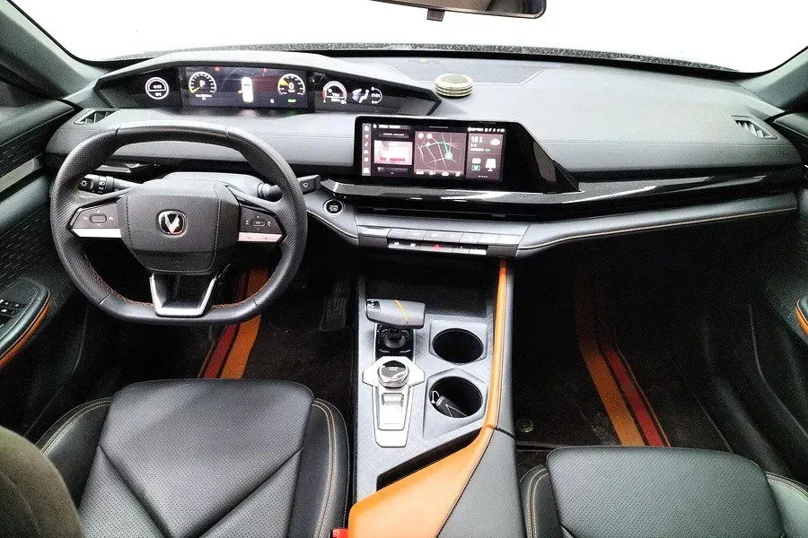 2023 ChangAn UNI-V iDD 1.5T 170HP L4 6TCT PHEV 18.4KWH,autocango,china used car exporter,china ev exporter,chinese used car exporter,chinese used ev exporter