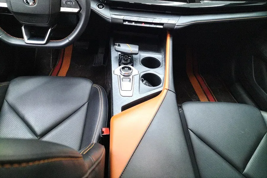 2023 ChangAn UNI-V iDD 1.5T 170HP L4 6TCT PHEV 18.4KWH,autocango,china used car exporter,china ev exporter,chinese used car exporter,chinese used ev exporter