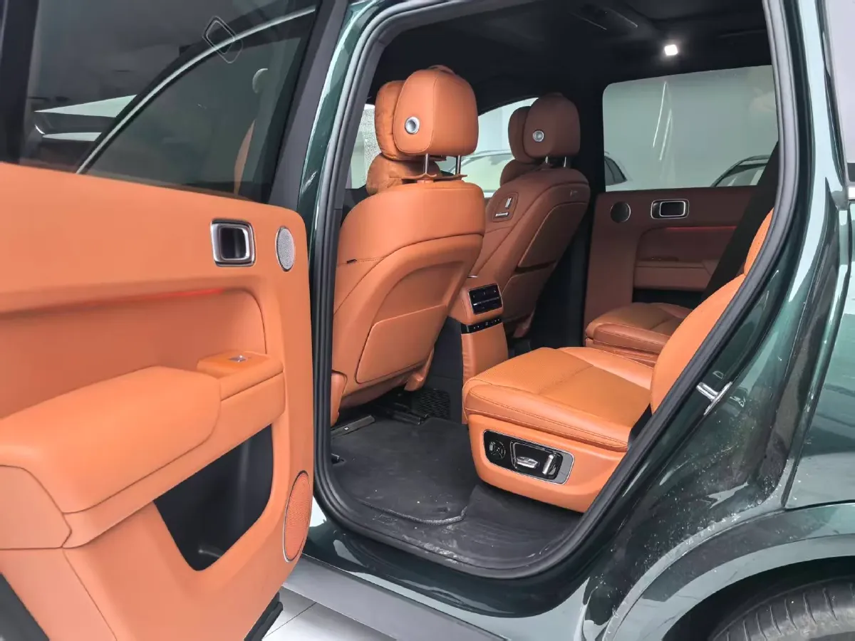 2024 Land Rover Range Rover Evoque 1.5T 200HP L3 8AT PHEV 15.5KWH,autocango,china used car exporter,china ev exporter,chinese used car exporter,chinese used ev exporter