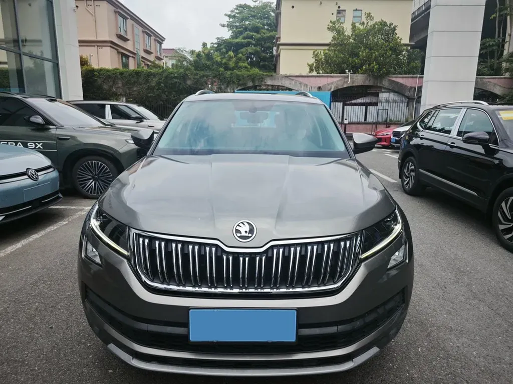 2019 Volkswagen Passat 2.0T 186HP L4 7DCT,autocango,china used car exporter,china ev exporter,chinese used car exporter,chinese used ev exporter