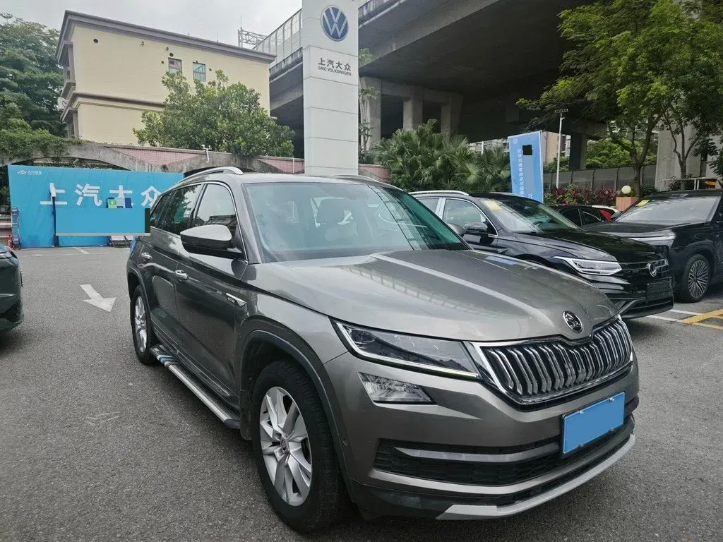 2019 Volkswagen Passat 2.0T 186HP L4 7DCT,autocango,china used car exporter,china ev exporter,chinese used car exporter,chinese used ev exporter