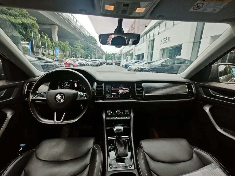 2019 Volkswagen Passat 2.0T 186HP L4 7DCT,autocango,china used car exporter,china ev exporter,chinese used car exporter,chinese used ev exporter