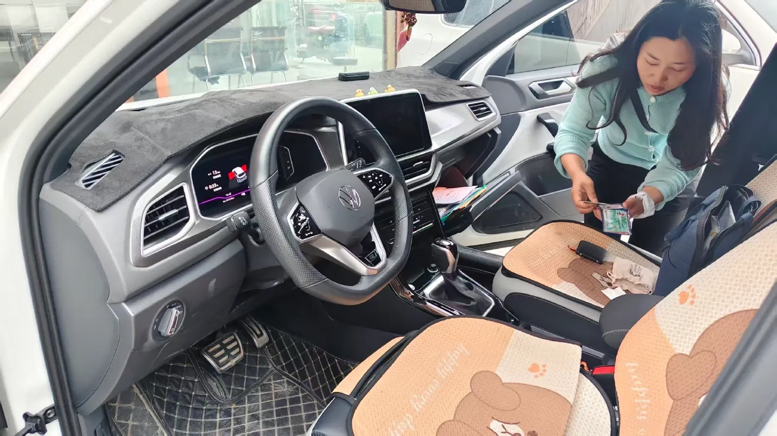 2023 Volkswagen T-Roc 1.5T 160HP L4 7DCT,autocango,china used car exporter,china ev exporter,chinese used car exporter,chinese used ev exporter