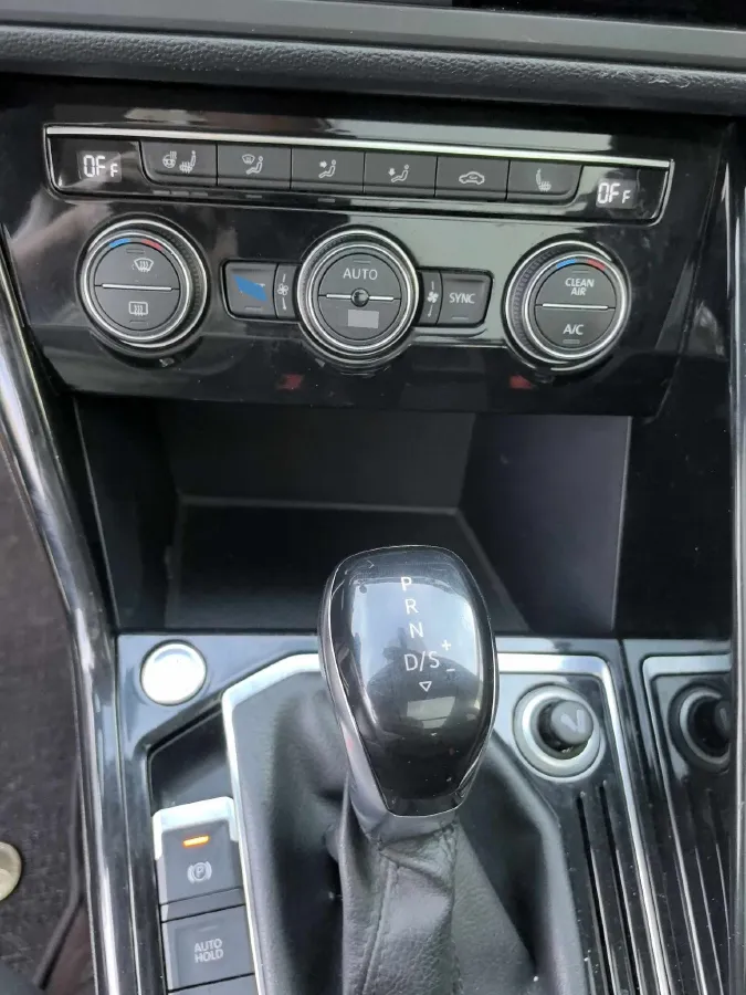 2019 Jeep Cherokee 2.0T 234HP L4 9AT,autocango,china used car exporter,china ev exporter,chinese used car exporter,chinese used ev exporter