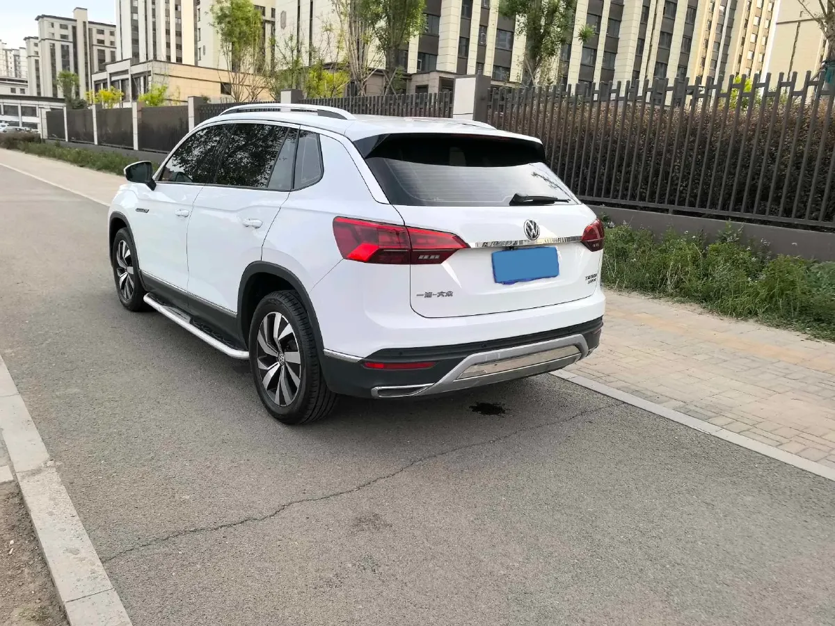 2019 Jeep Cherokee 2.0T 234HP L4 9AT,autocango,china used car exporter,china ev exporter,chinese used car exporter,chinese used ev exporter